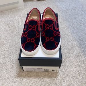 Gucci Slip on shoes. Very lightly worn. EU40 US9. MSG for recpt. Selling on ebay